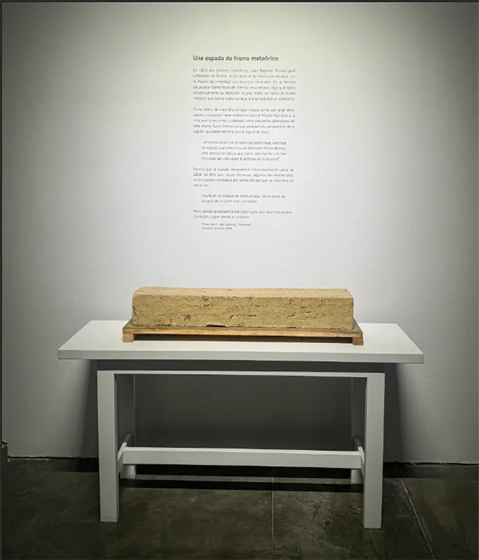 Pequeño Museo del Aerolito — Pieza complementaria