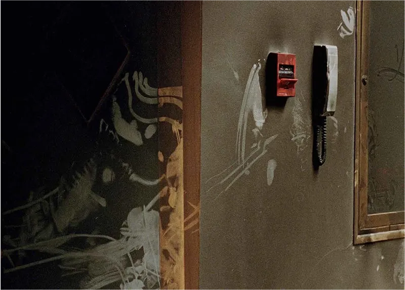 Desde Adentro — Trace of absence on wall