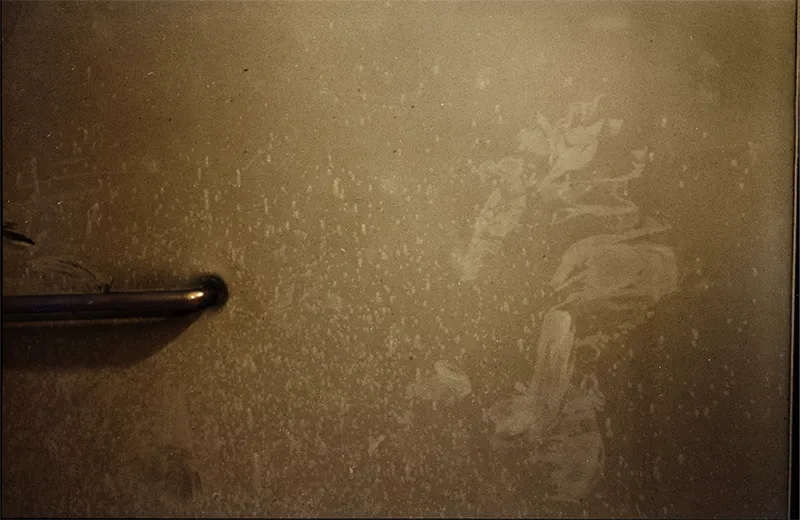 Desde Adentro — Everyday object after the explosion